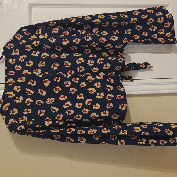 BCBGeneration Shirt Floral Blouse S Belle Sleeves - Picture 6 of 6